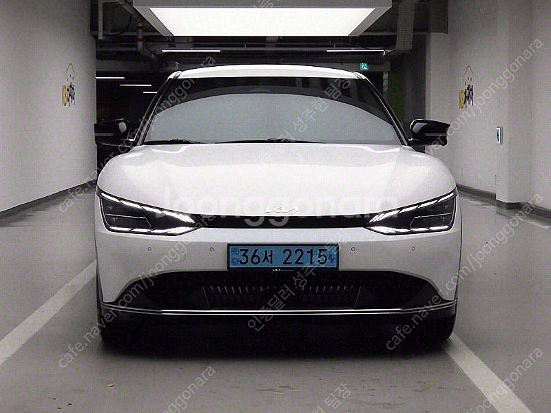 EV6 중고 EV6 중고차 흰색 2022년식 롱레인지 어스 중고차카페--0